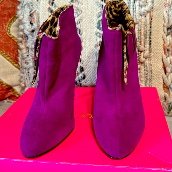 Betsy Johnson booties EUC… In original box - Picture 3 of 9